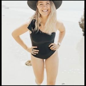 Carly Jean Los Angles Madison Swim Suit Black XL